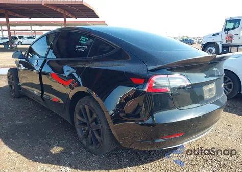 2018 Tesla Model 3 Long Range/Performance z USA, uszkodzony, nr VIN 5YJ3E1EB4JF055990